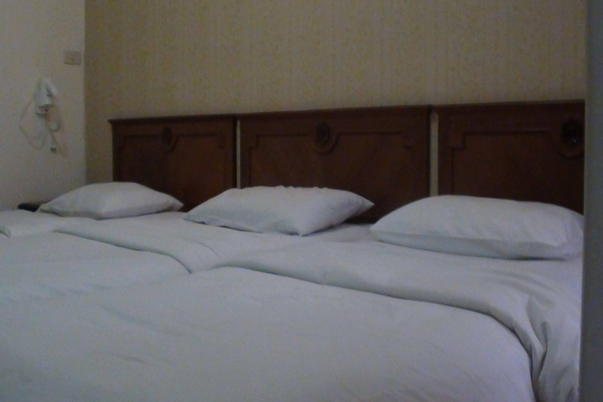 Md House Hotel Chiang Mai Bagian luar foto