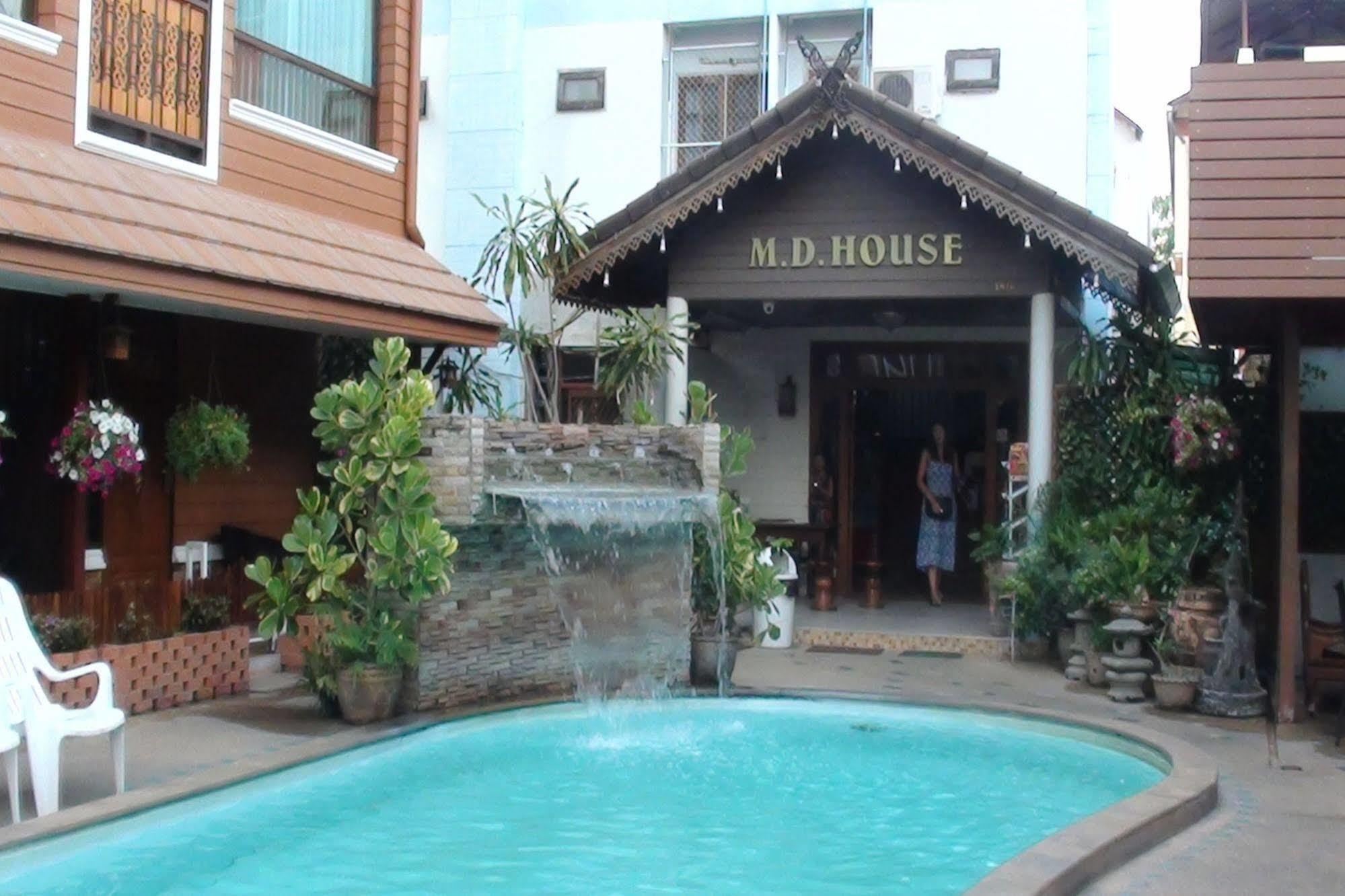 Md House Hotel Chiang Mai Bagian luar foto