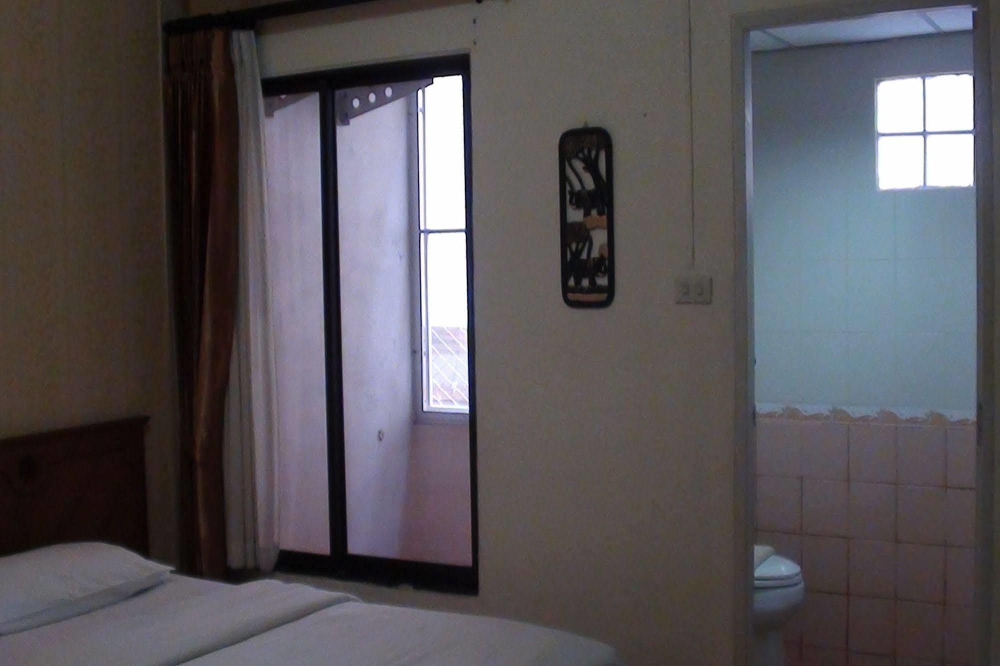 Md House Hotel Chiang Mai Bagian luar foto