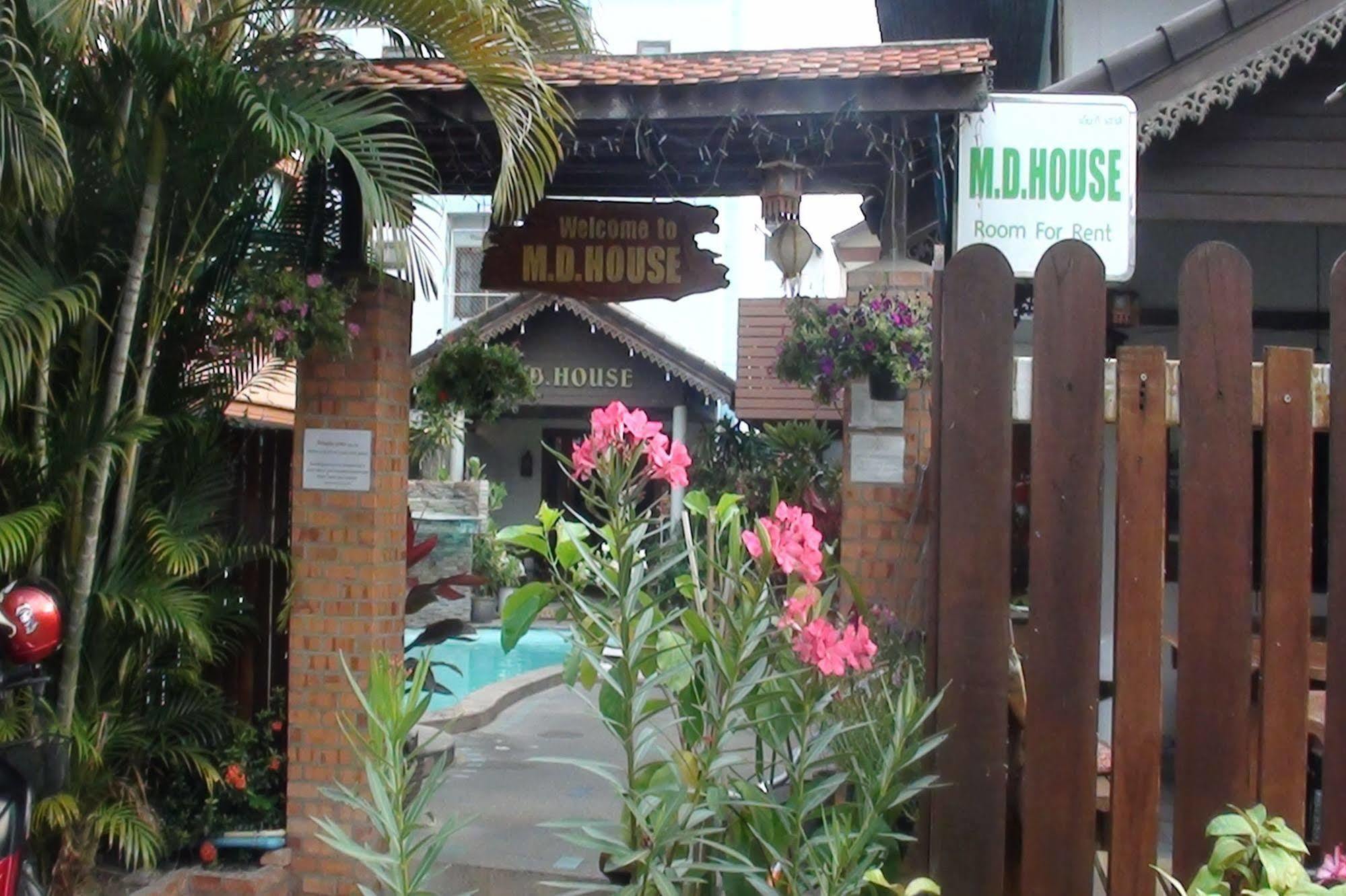 Md House Hotel Chiang Mai Bagian luar foto